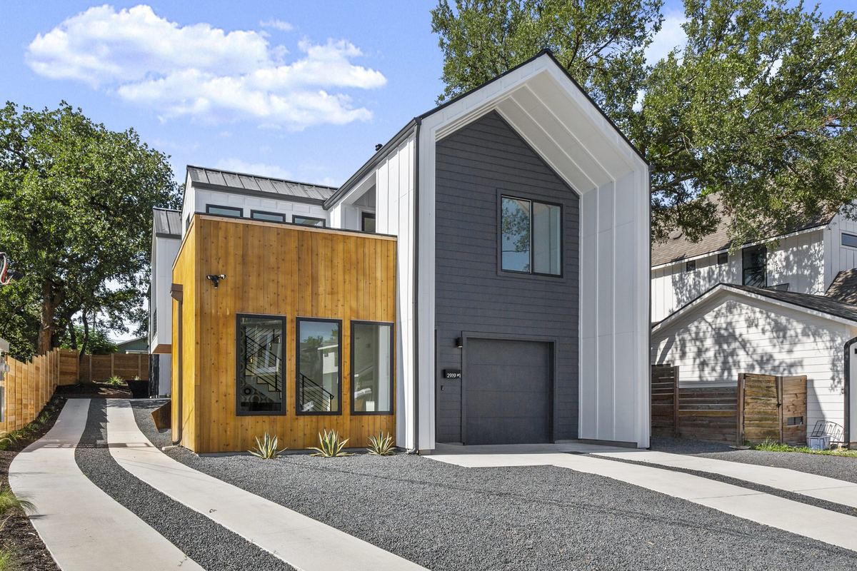 East 13th custom new build exterior by Freccia Construction, East Austin TX